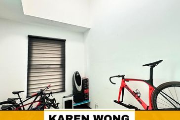 FULLY RENOVATED SIERRA BUKIT BANYAN 2 Storey SEMi DETACHED for Sale