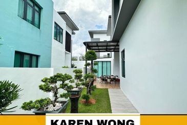 FULLY RENOVATED SIERRA BUKIT BANYAN 2 Storey SEMi DETACHED for Sale