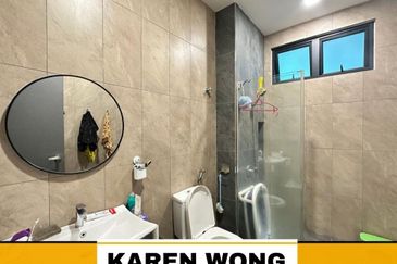 FULLY RENOVATED SIERRA BUKIT BANYAN 2 Storey SEMi DETACHED for Sale