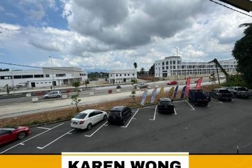 FACING MAINROAD TAMAN CENGAL JAYA BRAND NEW SHOPLOT for Rent