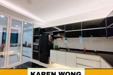 Bandar Laguna Merbok