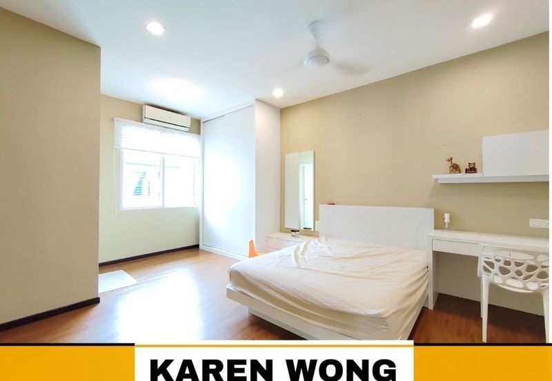 Bandar Laguna Merbok