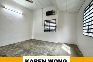 ENDLOT PARTLY FURNISHED TAMAN MUTIARA 1 Storey Terrace House for RENT