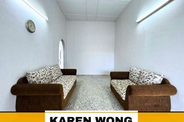 ENDLOT PARTLY FURNISHED TAMAN MUTIARA 1 Storey Terrace House for RENT