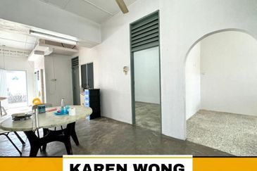 ENDLOT PARTLY FURNISHED TAMAN MUTIARA 1 Storey Terrace House for RENT