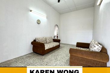 ENDLOT PARTLY FURNISHED TAMAN MUTIARA 1 Storey Terrace House for RENT