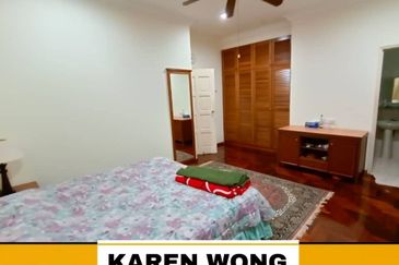 Bandar Laguna Merbok