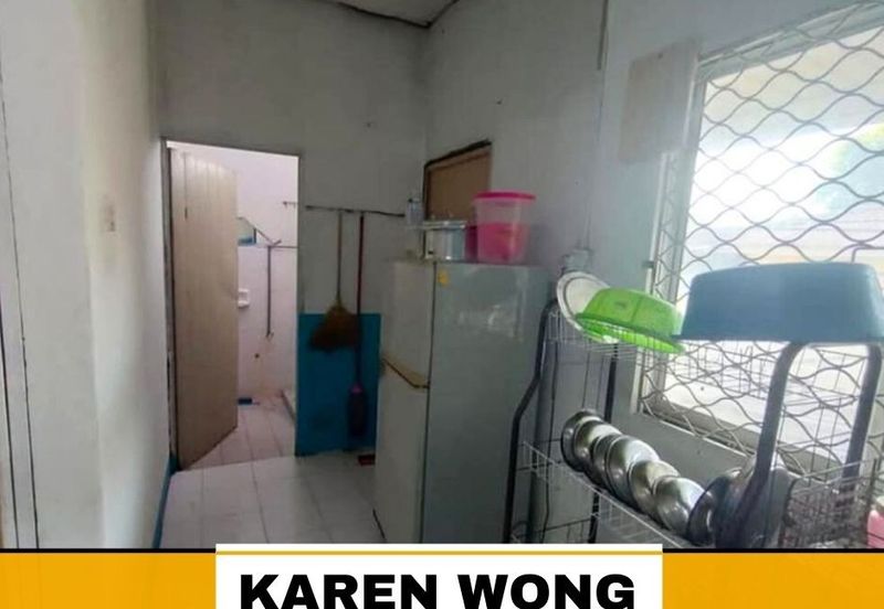 EXTRA LAND TAMAN KRISTAL 1 Storey Terrace House for Sale