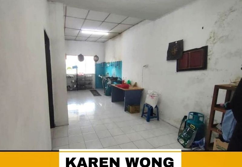 EXTRA LAND TAMAN KRISTAL 1 Storey Terrace House for Sale