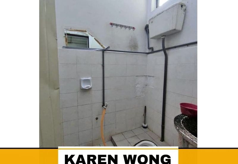 EXTRA LAND TAMAN KRISTAL 1 Storey Terrace House for Sale