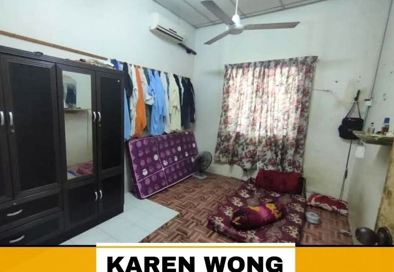 EXTRA LAND TAMAN KRISTAL 1 Storey Terrace House for Sale