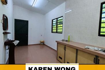 ENDLOT WITH EXTRA LAND TAMAN ARKED 1 Storey Terrace House for SALE