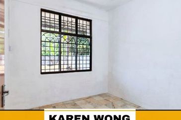 ENDLOT WITH EXTRA LAND TAMAN ARKED 1 Storey Terrace House for SALE