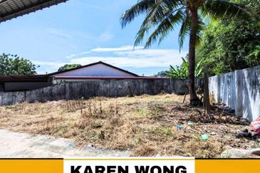 ENDLOT WITH EXTRA LAND TAMAN ARKED 1 Storey Terrace House for SALE