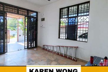 ENDLOT WITH EXTRA LAND TAMAN ARKED 1 Storey Terrace House for SALE