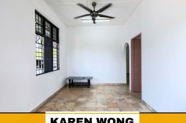 ENDLOT WITH EXTRA LAND TAMAN ARKED 1 Storey Terrace House for SALE