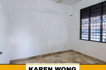 ENDLOT WITH EXTRA LAND TAMAN ARKED 1 Storey Terrace House for SALE
