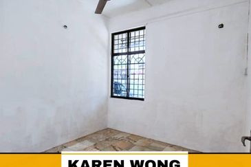 ENDLOT WITH EXTRA LAND TAMAN ARKED 1 Storey Terrace House for SALE