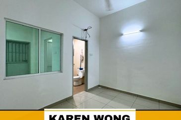 UNDER VALUE AZELIA BUKIT BANYAN OPEN FACING 2 Storey Terrace House for Sale