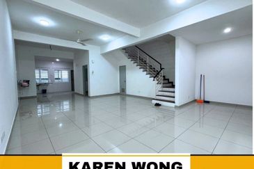 UNDER VALUE AZELIA BUKIT BANYAN OPEN FACING 2 Storey Terrace House for Sale