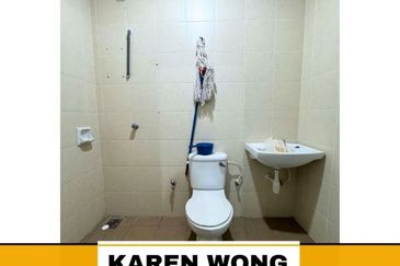 UNDER VALUE AZELIA BUKIT BANYAN OPEN FACING 2 Storey Terrace House for Sale