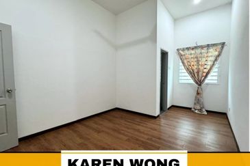 UNDER VALUE AZELIA BUKIT BANYAN OPEN FACING 2 Storey Terrace House for Sale