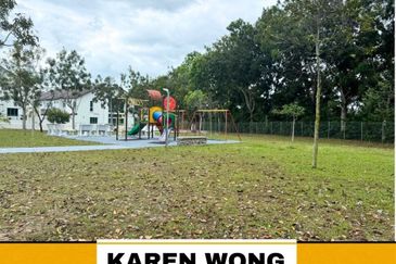 UNDER VALUE AZELIA BUKIT BANYAN OPEN FACING 2 Storey Terrace House for Sale