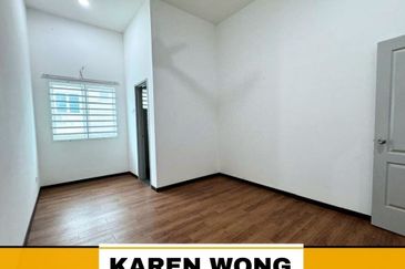 UNDER VALUE AZELIA BUKIT BANYAN OPEN FACING 2 Storey Terrace House for Sale