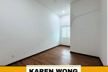 UNDER VALUE AZELIA BUKIT BANYAN OPEN FACING 2 Storey Terrace House for Sale