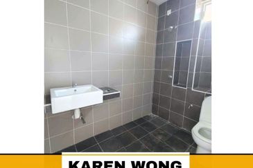 CORNER LOT HUGE LAND WESTFIELD YARRA PARK 2 Storey BUNGALOW for Sale