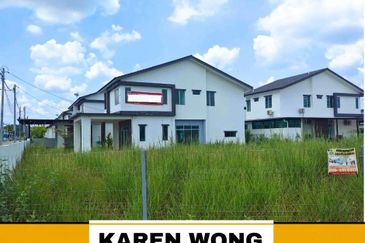 CORNER LOT HUGE LAND WESTFIELD YARRA PARK 2 Storey BUNGALOW for Sale