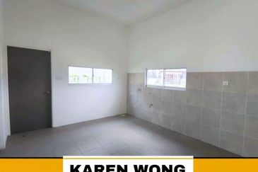 CORNER LOT HUGE LAND WESTFIELD YARRA PARK 2 Storey BUNGALOW for Sale