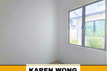 CORNER LOT HUGE LAND WESTFIELD YARRA PARK 2 Storey BUNGALOW for Sale