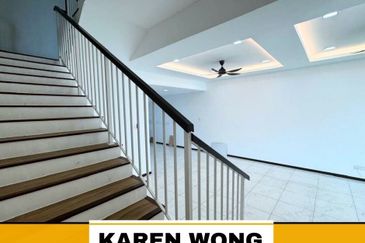 KITCHEN CABINET & FULLY GRILLE AMARYN BUKIT BANYAN 2 Storey Terrace House for RENT