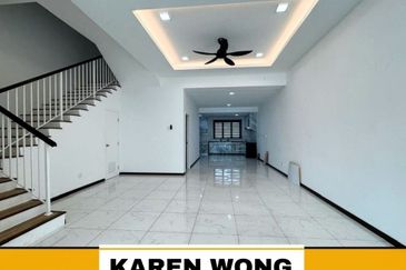 KITCHEN CABINET & FULLY GRILLE AMARYN BUKIT BANYAN 2 Storey Terrace House for RENT