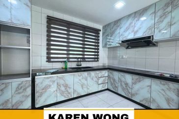 KITCHEN CABINET & FULLY GRILLE AMARYN BUKIT BANYAN 2 Storey Terrace House for RENT