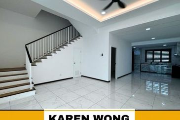 KITCHEN CABINET & FULLY GRILLE AMARYN BUKIT BANYAN 2 Storey Terrace House for RENT