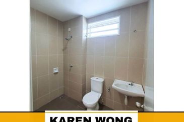 FULLY GATED & GUARDED AZELIA BUKIT BANYAN 2 Storey Terrace House for RENT