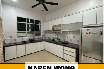 Bandar Laguna Merbok