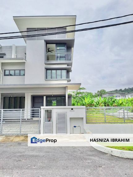 3-Storey Semi-Detached House, Taman Sentosa Damai, Kampung Teras Jernang, Kajang, Selangor, Selangor, Kajang