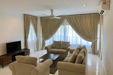 Merak Kayangan Court