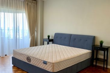 Merak Kayangan Court