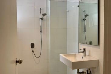 Merak Kayangan Court