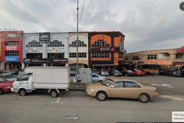 Roi 5.2% Corner 3 Storey Shoplot @ Jln Psk 9, Seri Kembangan For Sale