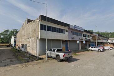 1.5 Storey Light Factory, Taman perindustrian KRI Idaman Rawang For Sale