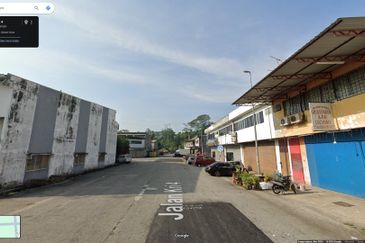 1.5 Storey Light Factory, Taman perindustrian KRI Idaman Rawang For Sale