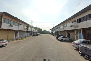 1.5 Storey Light Factory, Taman perindustrian KRI Idaman Rawang For Sale