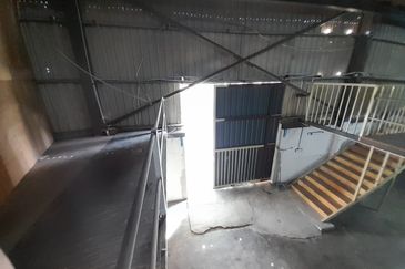 3 Storey Corner Factory/Warehouse @ Batu 11, Balakong For Rent