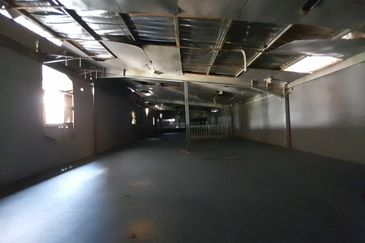 3 Storey Corner Factory/Warehouse @ Batu 11, Balakong For Rent