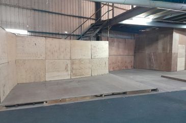 3 Storey Corner Factory/Warehouse @ Batu 11, Balakong For Rent